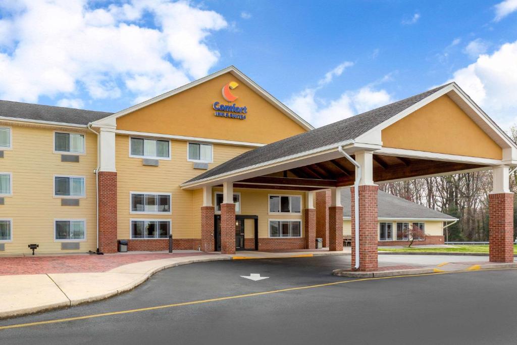 Comfort Inn & Suites - image 7