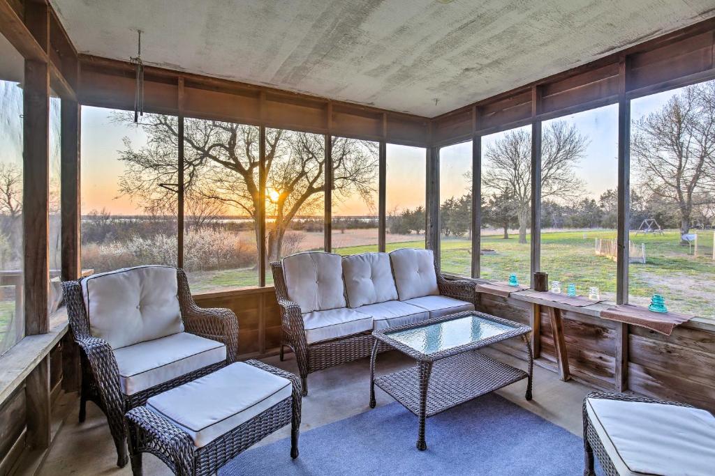 Secluded Milford Lake Home with Screened Porch Deck - main image