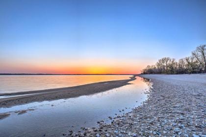 Secluded Milford Lake Home with Screened Porch Deck - image 2