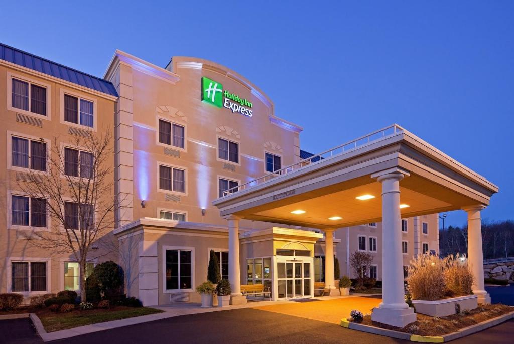 Holiday Inn Express Boston/Milford Hotel an IHG Hotel - main image