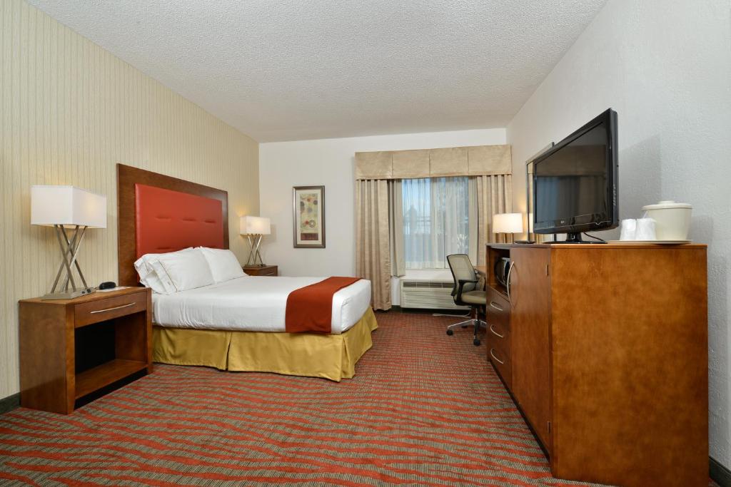 Holiday Inn Express Boston/Milford Hotel an IHG Hotel - image 3