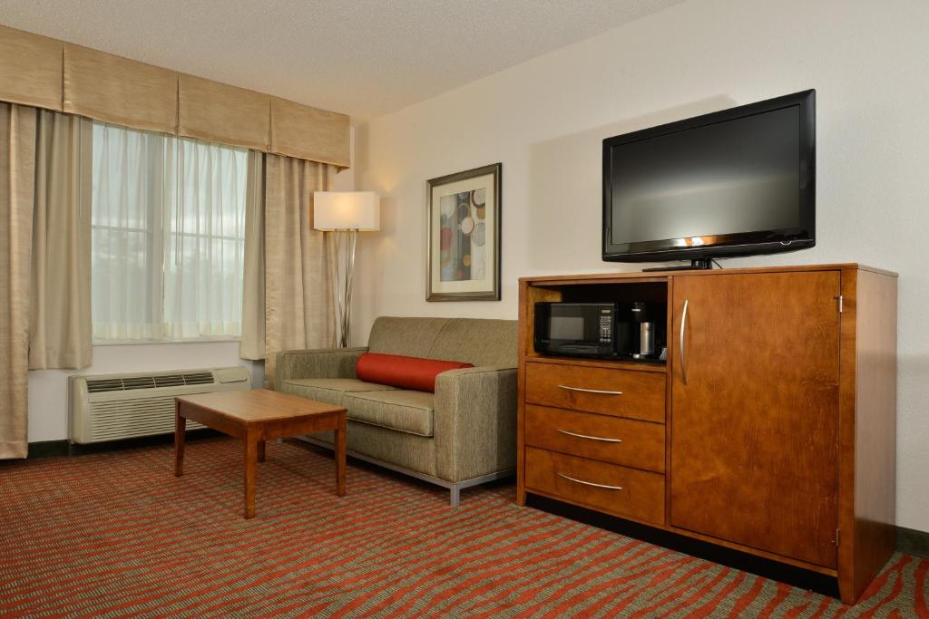 Holiday Inn Express Boston/Milford Hotel an IHG Hotel - image 5