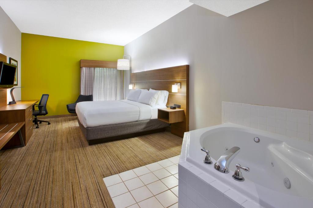 Holiday Inn Express Hotel & Suites Cincinnati Northeast-Milford an IHG Hotel - image 7