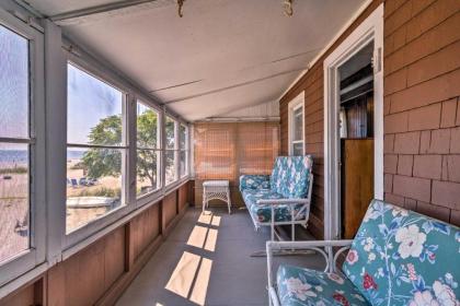 Beachfront Cottage with Porch on Long Island Sound - image 11