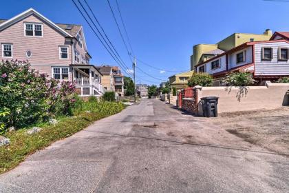 Beachfront Cottage with Porch on Long Island Sound - image 8