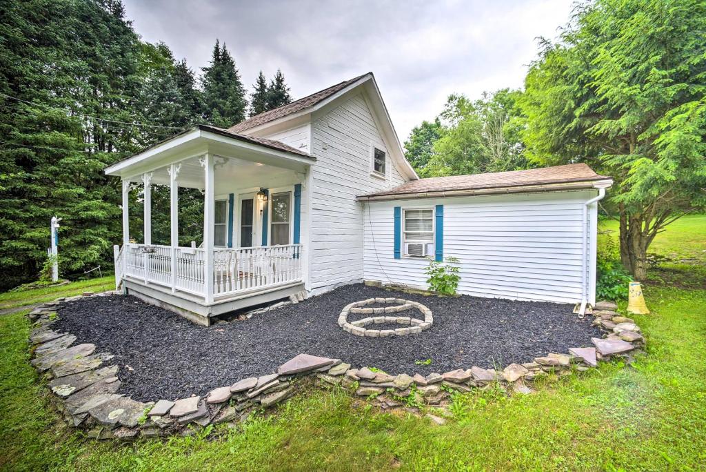 Milford Cottage on Half Acre with Deck and Grill! - image 2