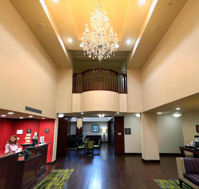 Hampton Inn and Suites of Lamar - image 3