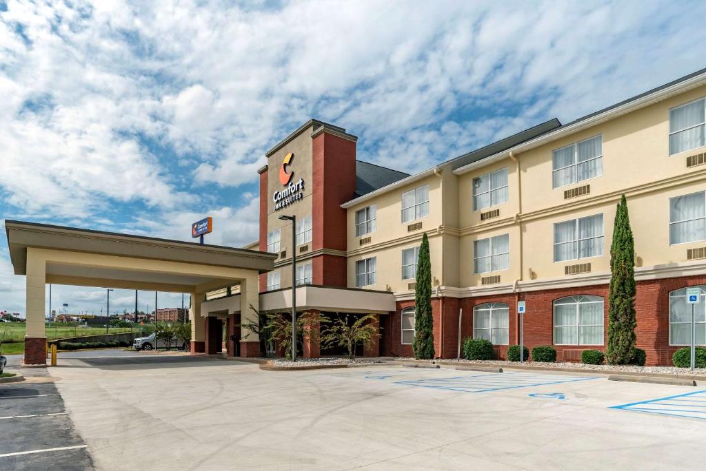 Comfort Inn & Suites Millbrook - Pratville - image 2