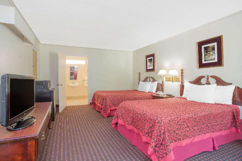 Days Inn by Wyndham Milledgeville - image 5