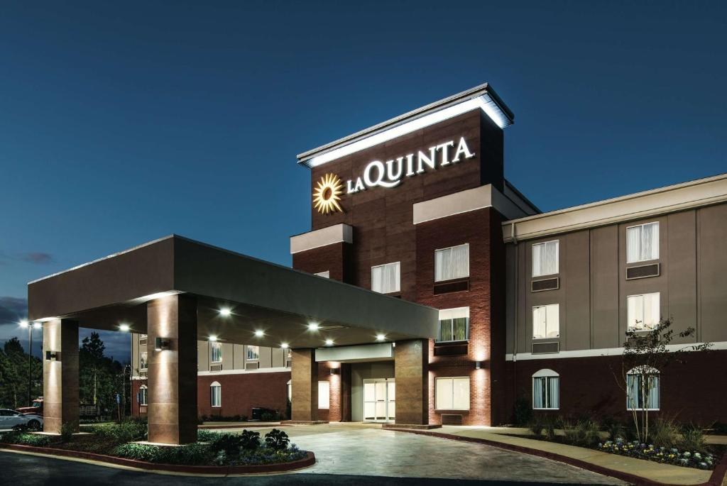 La Quinta by Wyndham Milledgeville - main image