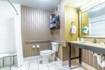 Hampton Inn Milledgeville - image 10