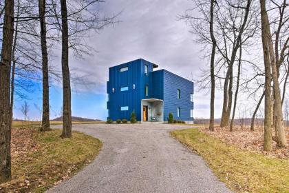 Modern Hideaway with Rooftop Patio and Sweeping Views! - image 5