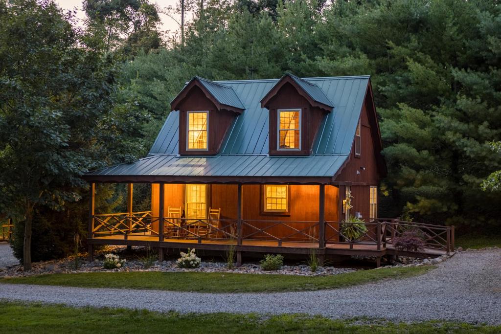 Scotch Pine . Trailside Lodging - main image