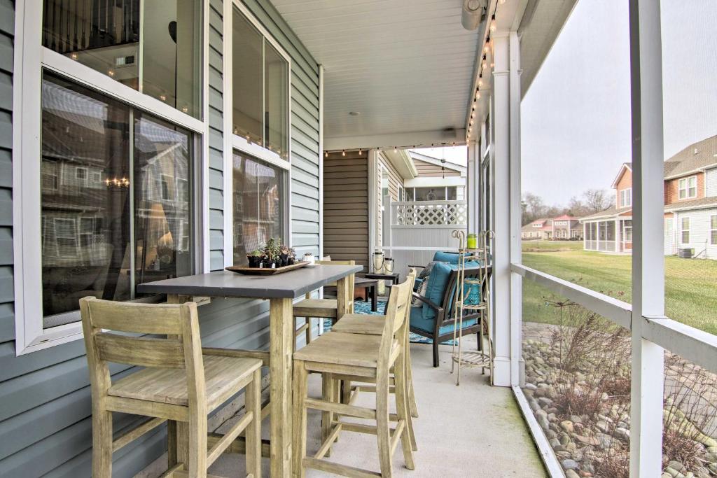 Luxe Townhome with Patio Bus to Bethany Beach - image 4