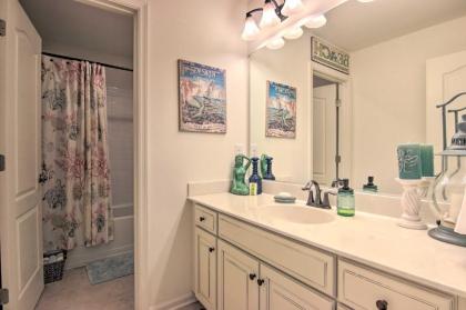 Luxe Townhome with Patio Bus to Bethany Beach - image 9