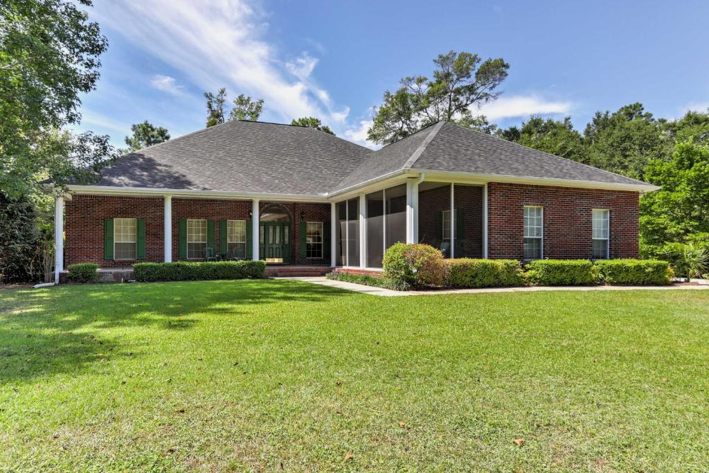 Spacious Milton House with Porch - on Golf Course! - main image