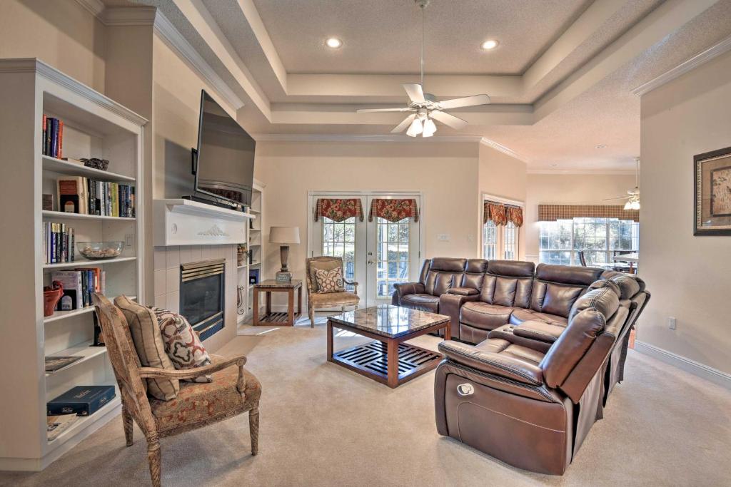 Spacious Milton House with Porch - on Golf Course! - image 4