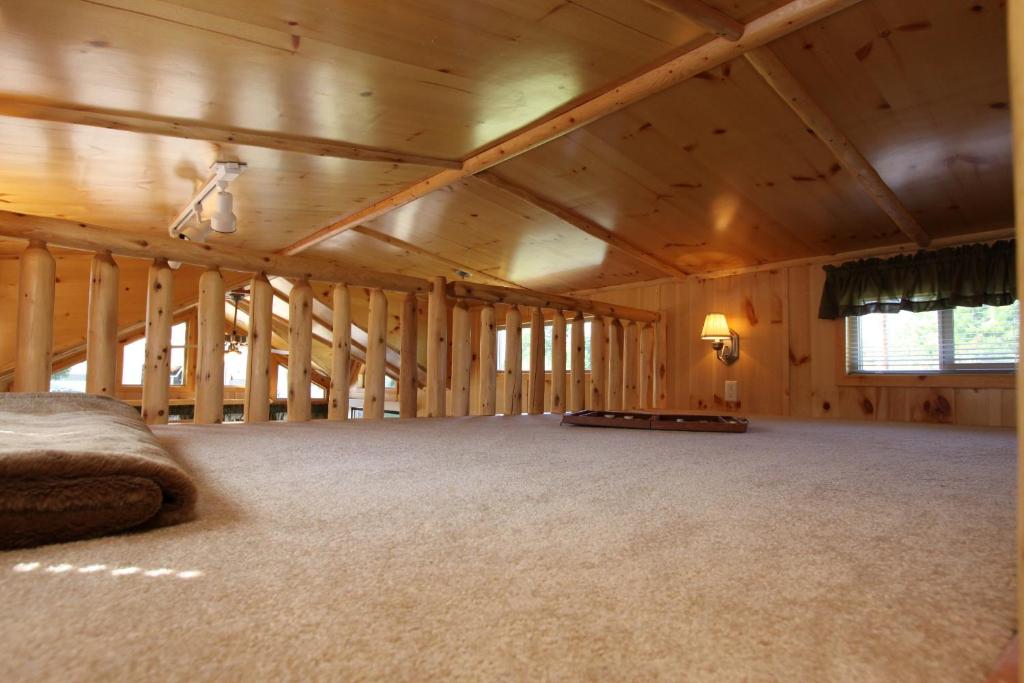 Lakeland RV Campground Loft Cabin 1 - image 3