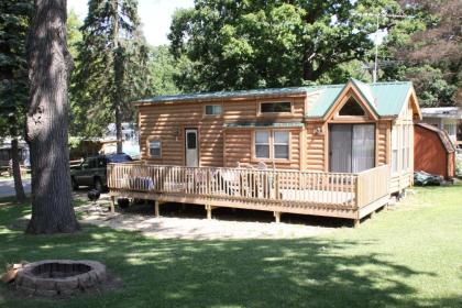 Lakeland RV Campground Deluxe Loft Cabin 11 - image 4