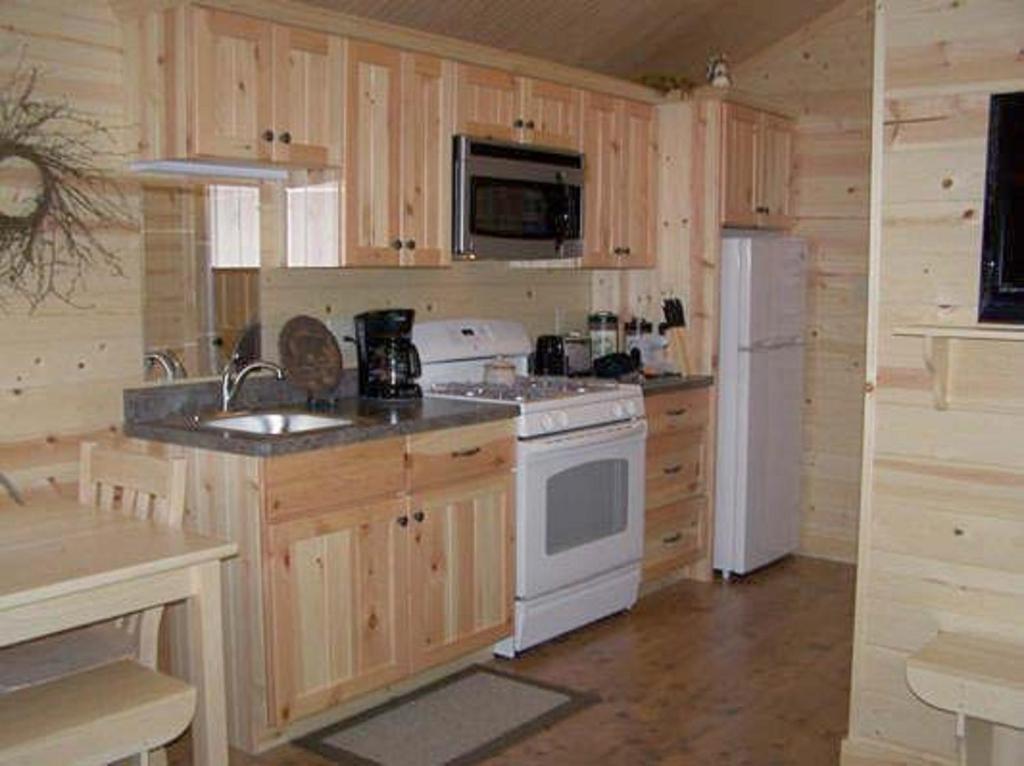 Lakeland RV Campground Cottage 15 - image 3