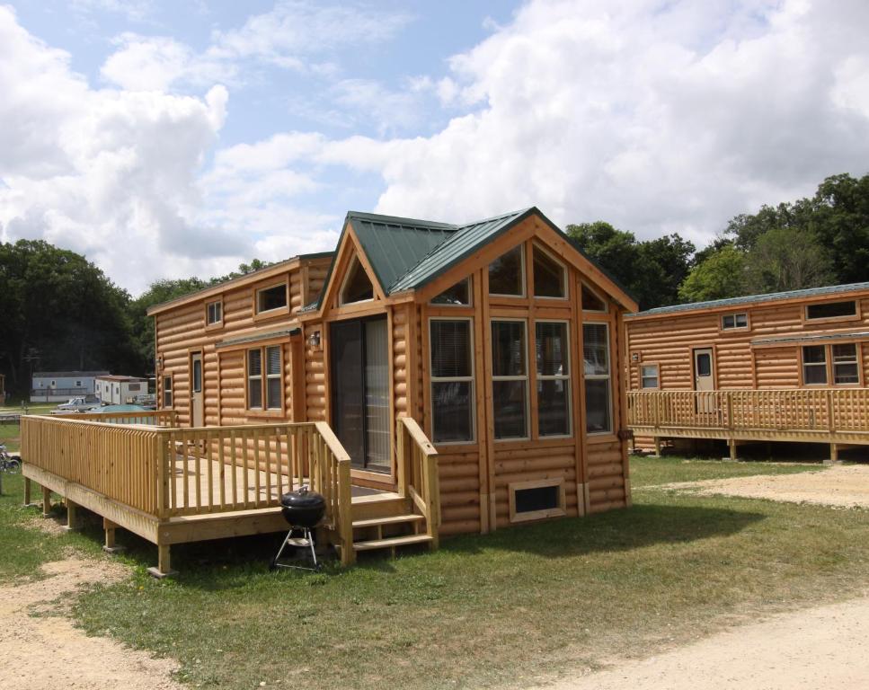 Blackhawk RV Campground Loft Cabin 11 - image 6