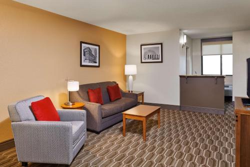 Best Western Plus Milwaukee Airport Hotel & Conference Center - image 4