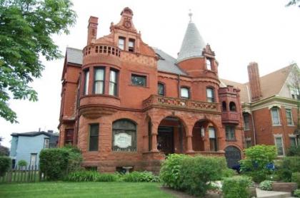 Schuster mansion Bed  Breakfast milwaukee