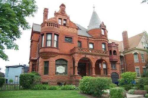 Schuster Mansion Bed & Breakfast - main image