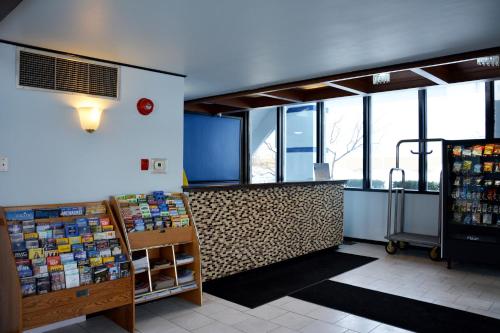 Travelodge by Wyndham Milwaukee - main image