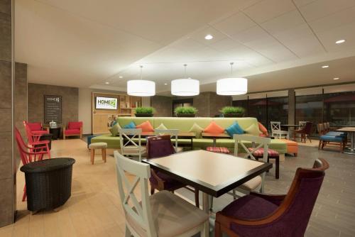 Home2 Suites by Hilton Milwaukee Airport - image 5