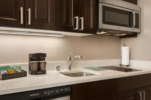 Homewood Suites By Hilton Milwaukee Downtown - image 4