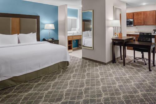 Homewood Suites By Hilton Wauwatosa Milwaukee - main image