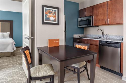 Homewood Suites By Hilton Wauwatosa Milwaukee - image 5