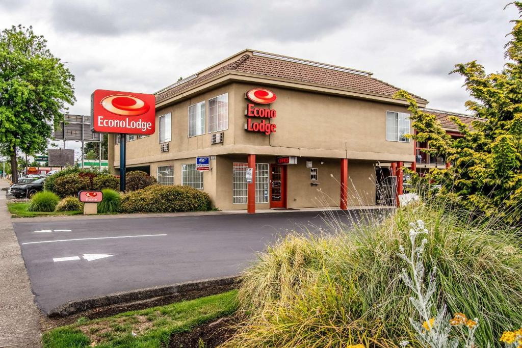 Econo Lodge Southeast Milwaukie - Portland - main image