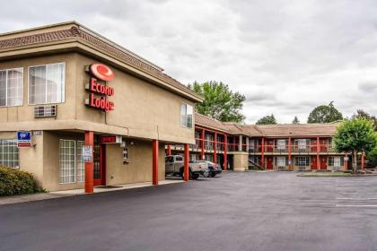 Econo Lodge Southeast Milwaukie - Portland - image 12