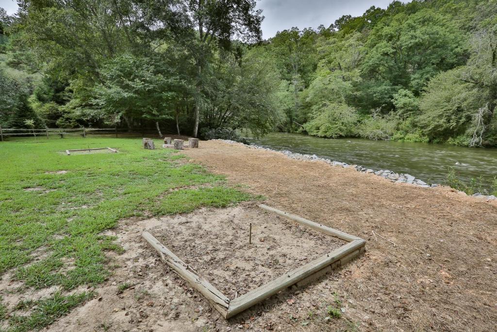 HEAVEN ON THE TOCCOA Where you will Enjoy the Sites and Sounds of the Toccoa River - image 4