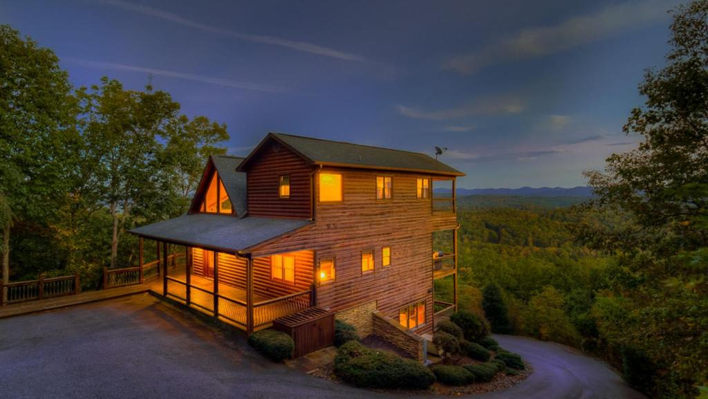 Glass Lodge by Escape to Blue Ridge - image 2