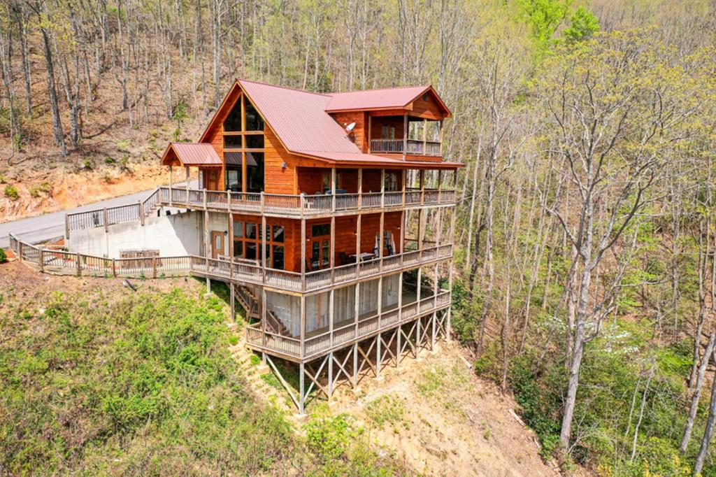 Rising Star Lodge by Escape to Blue Ridge - image 2