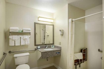 Quality Inn Mineral Point - image 10