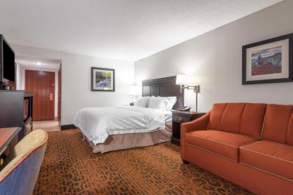 Hampton Inn Parkersburg/Mineral Wells - image 10