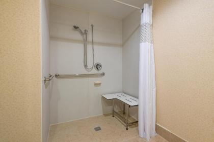 Hampton Inn Parkersburg/Mineral Wells - image 11