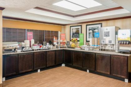 Hampton Inn Parkersburg/Mineral Wells - image 15