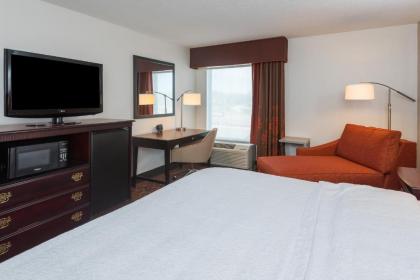 Hampton Inn Parkersburg/Mineral Wells - image 2