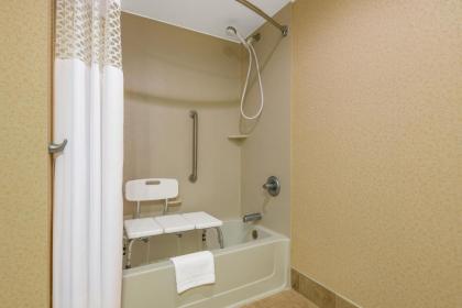 Hampton Inn Parkersburg/Mineral Wells - image 7