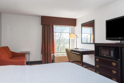 Hampton Inn Parkersburg/Mineral Wells - image 8