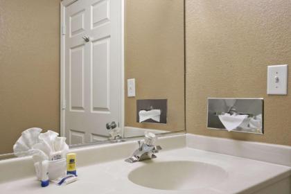 Microtel Inn & Suites By Wyndham Mineral Wells/Parkersburg - image 7