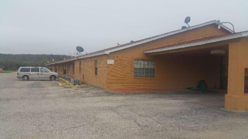 Executive Inn Mineral Wells - image 5