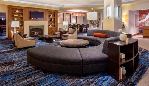 DoubleTree Suites by Hilton Minneapolis - main image