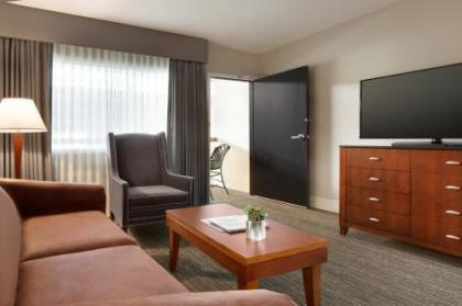 DoubleTree by Hilton Minneapolis Park Place - image 4