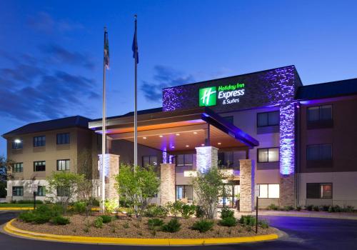 Holiday Inn Express Hotel & Suites Minneapolis-Golden Valley an IHG Hotel - main image